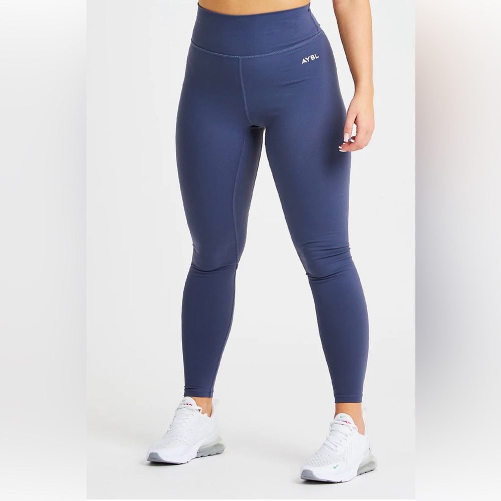 Beaybl core leggings size large in blue.